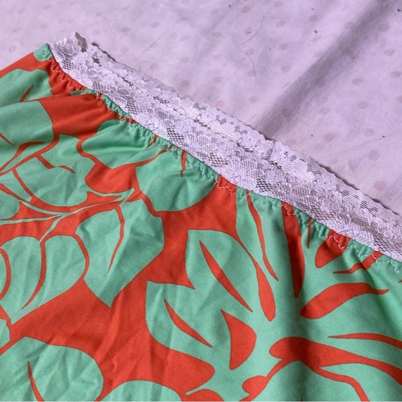 HEIDI BOTTOM GREEN AND RED/ORANGE FLORAL SKIRT - Picture 4 of 4